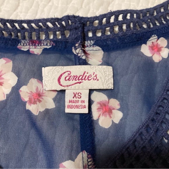 Candie's Blue Embellished Cap Sleeve Blouse | Size XS | Crochet Detail - Picture 4 of 9